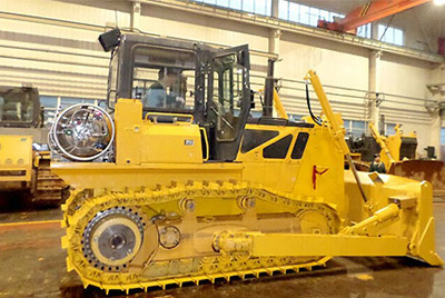 世界上第一台燃气型履带式推土机——SD20-5（LNG）在研究总院新产品试制中心下线。SD20-5（LNG）履带式推土机是公司顺应行业发展趋势开发的一款节能、环保产品，整机采用天然气专用发动机，燃烧后无积炭，满足stageIIIA排放，寿命更长，维修频率更低。